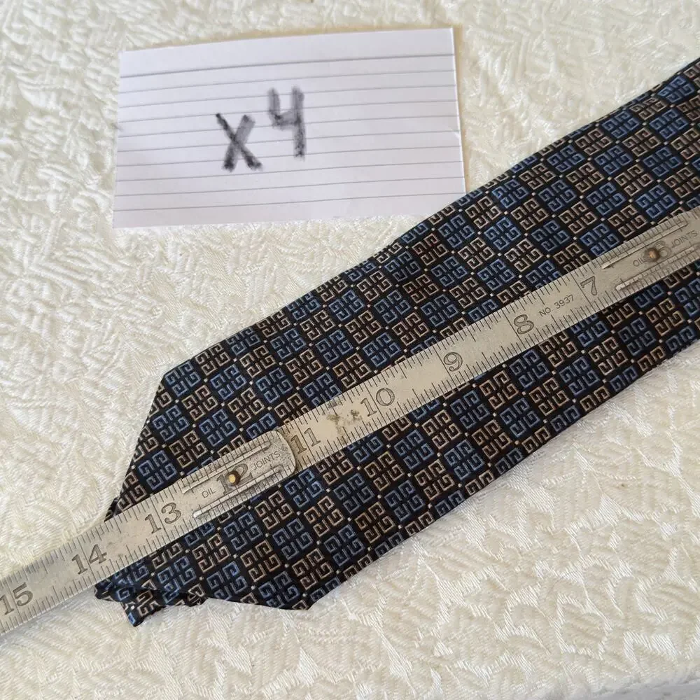 Givenchy Paris 4G 100% Silk Mens Tie Classic Hallmark Monogram Made in Italy